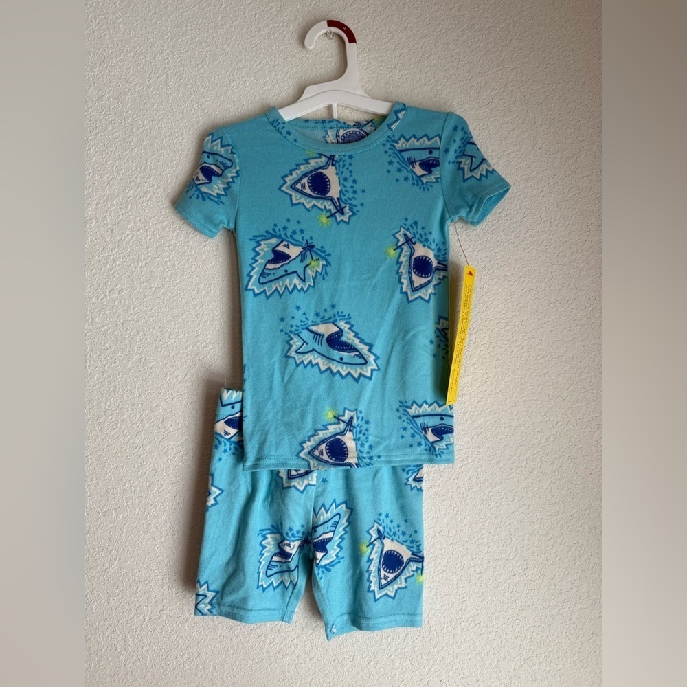 Cat & Jack Soft and Cozy  Blue Pajama Set with Shark Print size 4-NWT